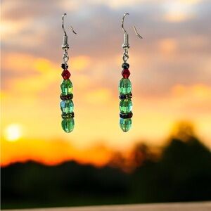 20299 ⭐️Green and red earrings⭐️